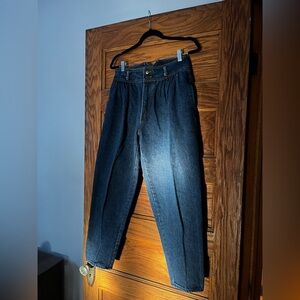 VINTAGE | High Waisted Pleated Jeans